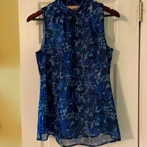 Like new mock turtleneck sleeveless blouse in blue